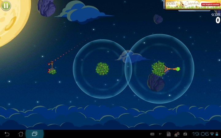 Screenshot_2012-03-22-19-06-32 Angry Birds Space - mit Hilfslinie zur Bestimmung der Flugbahn