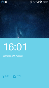Eine Variante des Sperrbildschirms. Uhrzeit, Datum, Akkustand und Wetter werden angezeigt. Zum Entsperren nach unten wischen.