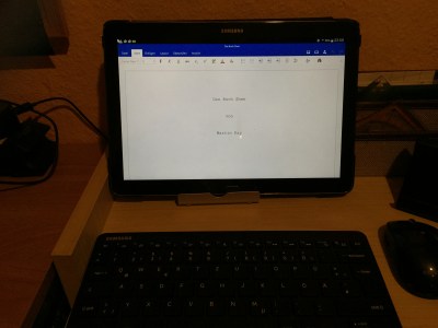Samsung Galaxy Note 12.2 mit verbundener Samsung BT-Tastatur und Maus.